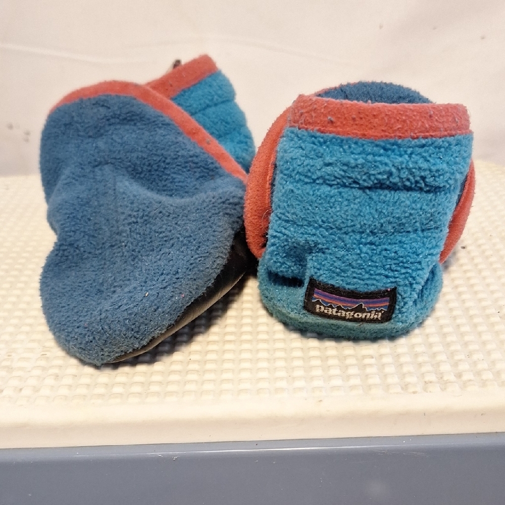 Patagonia Kids Slippers in Blue and Red Baby Boy 3-6M Fleece Fair Condition